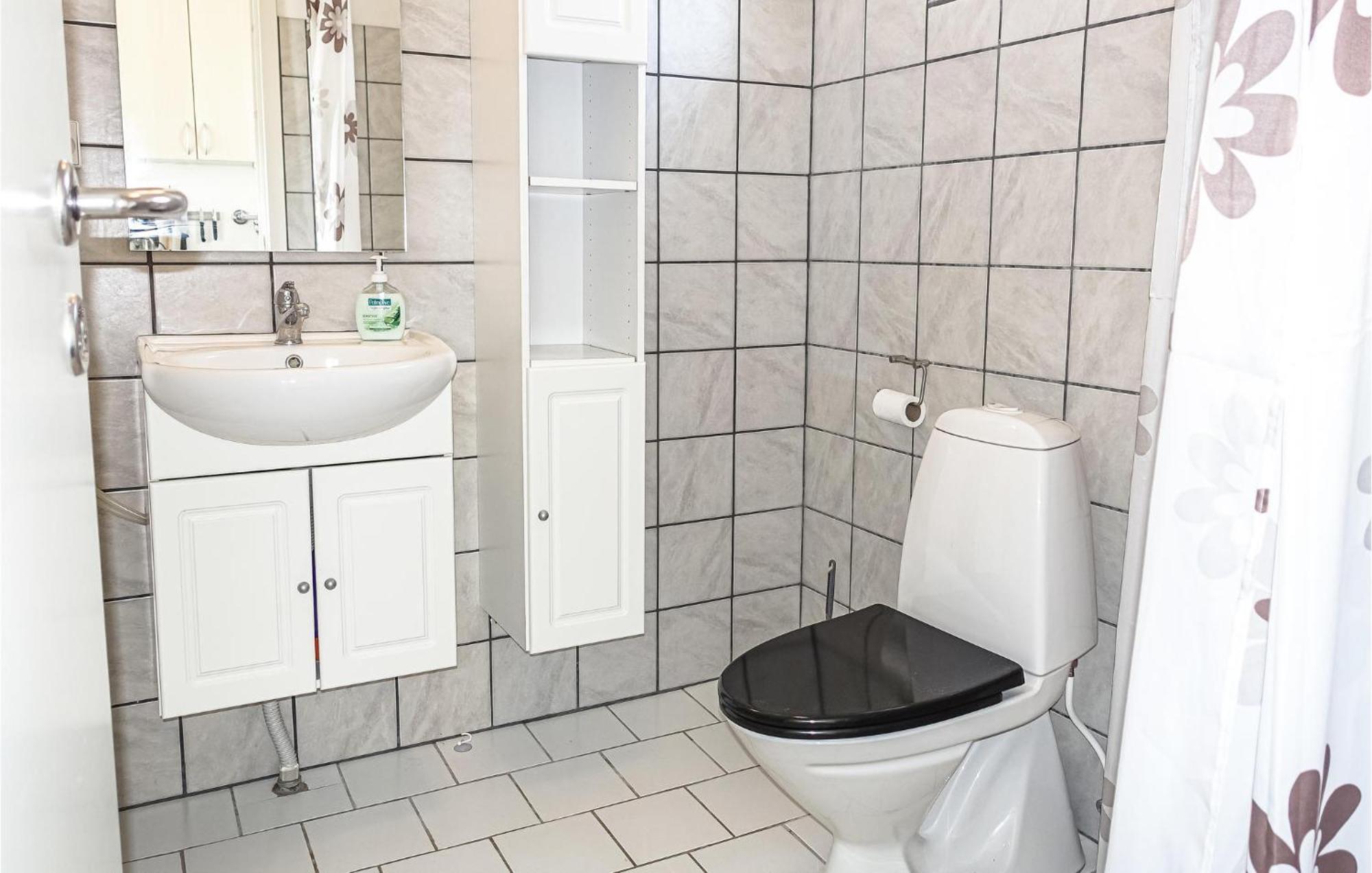 Nice Apartment In Allinge With House Sea View Buitenkant foto